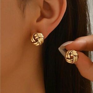 Elegant Gold Knot Earrings
